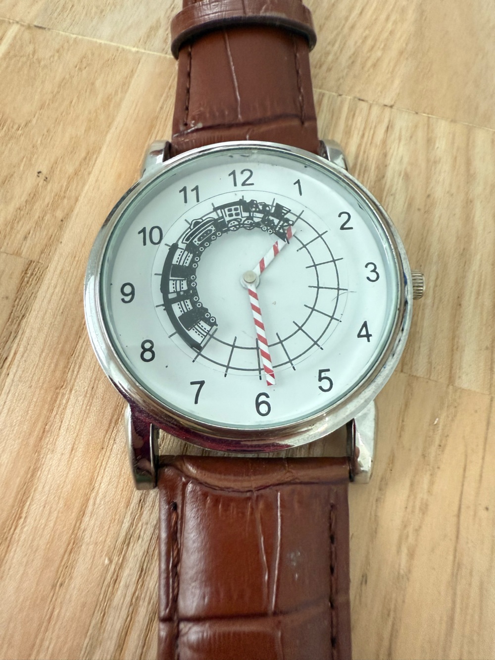 Unbranded moving train fashion watch NEW BATTERY